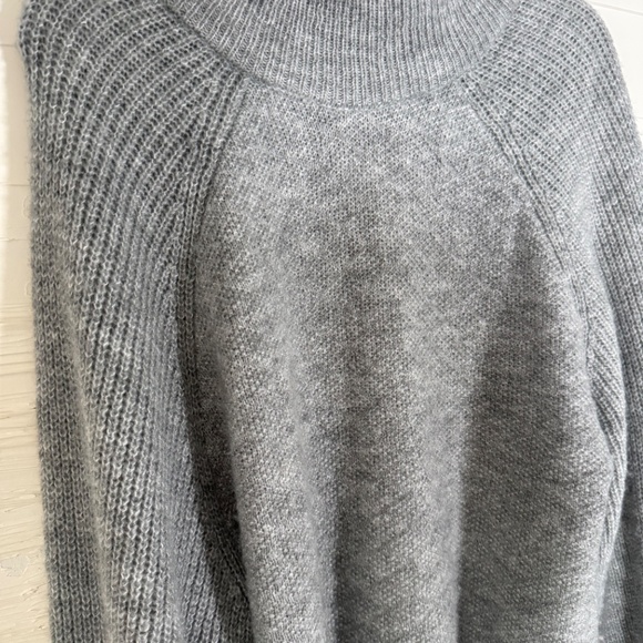 Stradivarius | Size Medium | Grey Mock Neck Knit Sweater - Picture 3 of 5